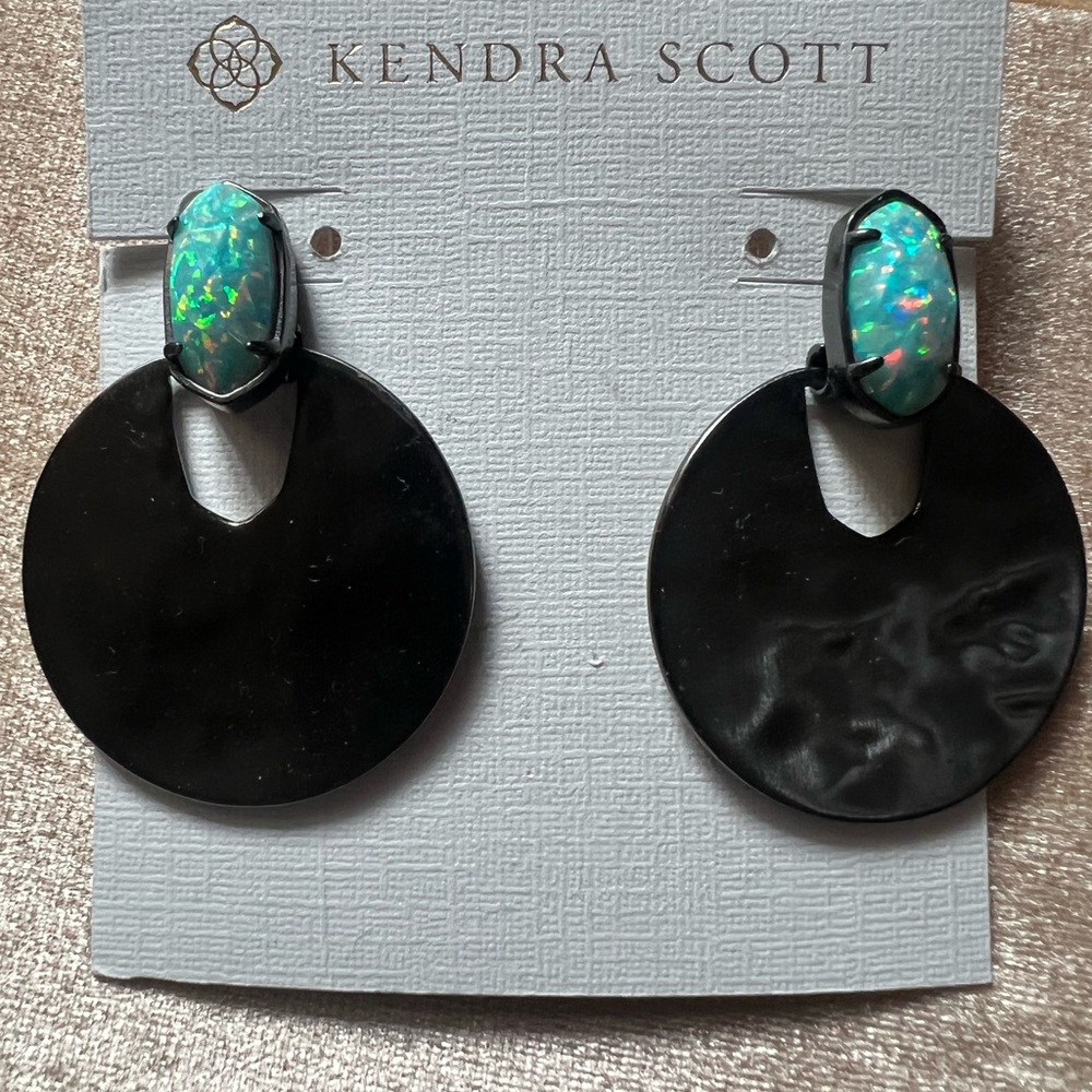 Kendra Scott HTF gunmetal Deena with aqua illusion Kyocera opal stones - Picture 3 of 3
